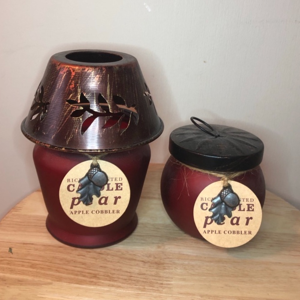 Lot of two scented candles with holidays cozy scent NWT